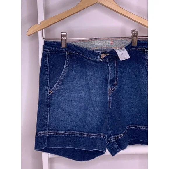 Levis Shorts Womens 10 Blue Denim Mid Length Mid Wash Pocket Button & Zipper - Picture 3 of 5